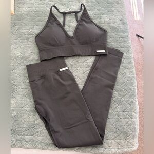 YoungLA Set SCULPT SEAMLESS PLUNGE BRA & LEGGINGS
